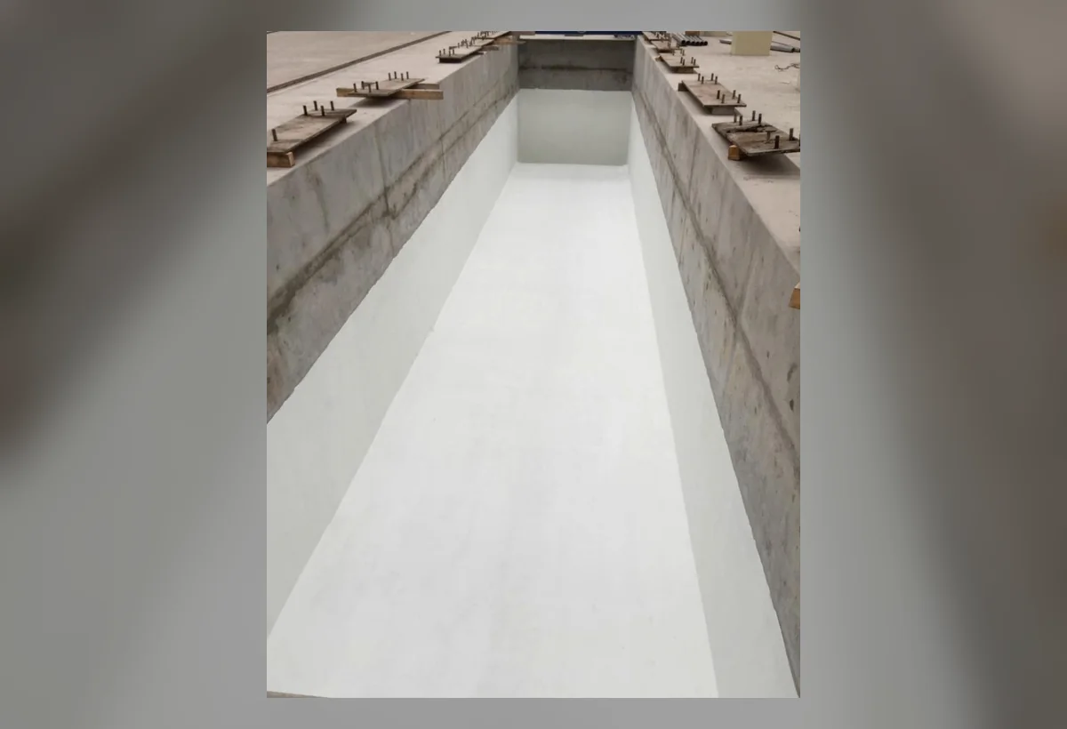 Ejecución de impermeabilización en estructura de piscina