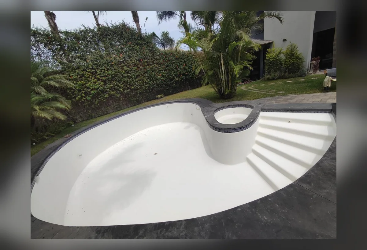 Piscina luego del tratamiento de impermeabilización